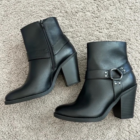 Esprit Shoes - NWOB Esprit Boots Womens Kella Block Heeled Black Faux Leather size 10